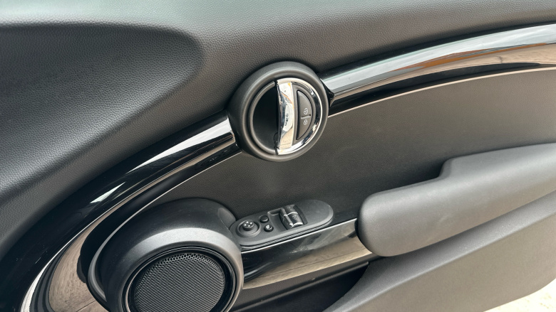 MINI Hatchback 1.5 Cooper Exclusive Premium 3dr Petrol Hatchback